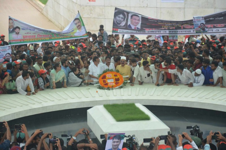 বিএনপির কেন্দ্রীয় নেতাদের সাথে জিয়ার মাজার জিয়ারত জাকির খানের