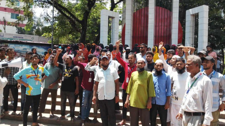 না.গঞ্জে আরবি নিটওয়্যার লিমিটেডের শ্রমিকদের অবস্থান কর্মসূচি না.গঞ্জে আরবি নিটওয়্যার লিমিটেডের শ্রমিকদের অবস্থান কর্মসূচি