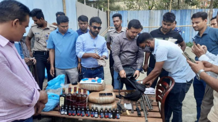 হামলা চালিয়ে আসামিদের ছিনিয়ে নিল মাদক ব্যাবসায়ীরা, বিপুল পরিমান মাদক উদ্ধার হামলা চালিয়ে আসামিদের ছিনিয়ে নিল মাদক ব্যাবসায়ীরা, বিপুল পরিমান মাদক উদ্ধার
