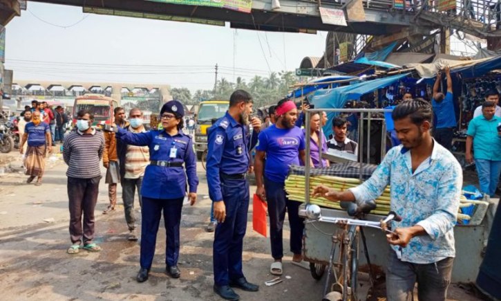 মহাসড়কের শৃঙ্খলা ফিরিয়ে আনার লক্ষ্যে হাইওয়ে পুলিশের উচ্ছেদ অভিযান মহাসড়কের শৃঙ্খলা ফিরিয়ে আনার লক্ষ্যে হাইওয়ে পুলিশের উচ্ছেদ অভিযান