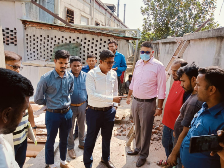 পরিবেশ দূষণের দায়ে রূপগঞ্জে তিন কারখানাকে সাড়ে চার লাখ টাকা জরিমানা পরিবেশ দূষণের দায়ে রূপগঞ্জে তিন কারখানাকে সাড়ে চার লাখ টাকা জরিমানা