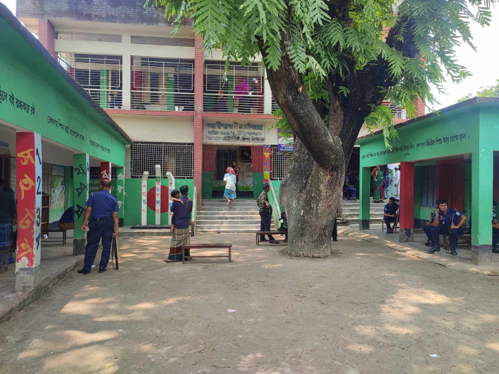 চলছে সোনারগাঁ উপজেলা নির্বাচনের ভোটগ্রহণ