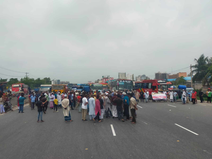 গ্যাসের দাবিতে ঢাকা-চট্টগ্রাম মহাসড়ক অবরোধ-বিক্ষোভ গ্যাসের দাবিতে ঢাকা-চট্টগ্রাম মহাসড়ক অবরোধ-বিক্ষোভ