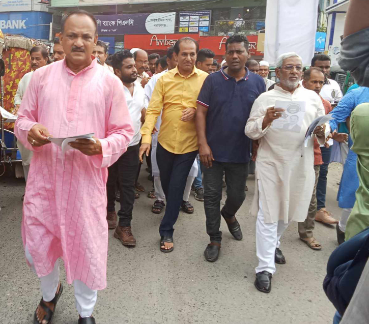 আড়াইহাজারে দীর্ঘ ১৫ বছর পর এমপির বিরুদ্ধে প্রকাশ্যে মাঠে নামলেন বর্তমান চেয়ারম্যান সহ কেন্দ্রীয় নেতারা আড়াইহাজারে দীর্ঘ ১৫ বছর পর এমপির বিরুদ্ধে প্রকাশ্যে মাঠে নামলেন বর্তমান চেয়ারম্যান সহ কেন্দ্রীয় নেতারা