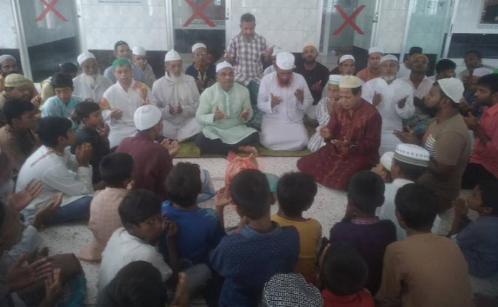 খালেদা জিয়ার রোগমুক্তি কামনায় কদমরসুল দরগাহে দোয়া খালেদা জিয়ার রোগমুক্তি কামনায় কদমরসুল দরগাহে দোয়া