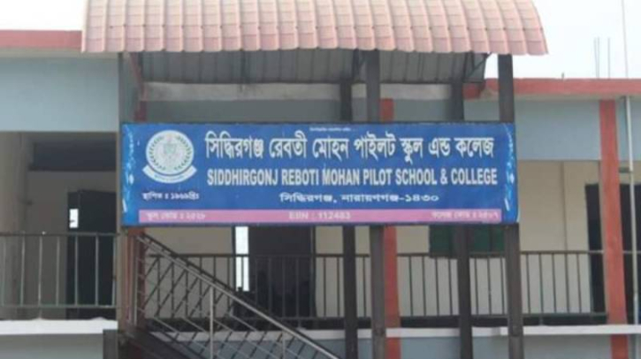 ফ্যান খুলে পড়ল এইচএসসি পরীক্ষার্থীর মাথায়! ফ্যান খুলে পড়ল এইচএসসি পরীক্ষার্থীর মাথায়!