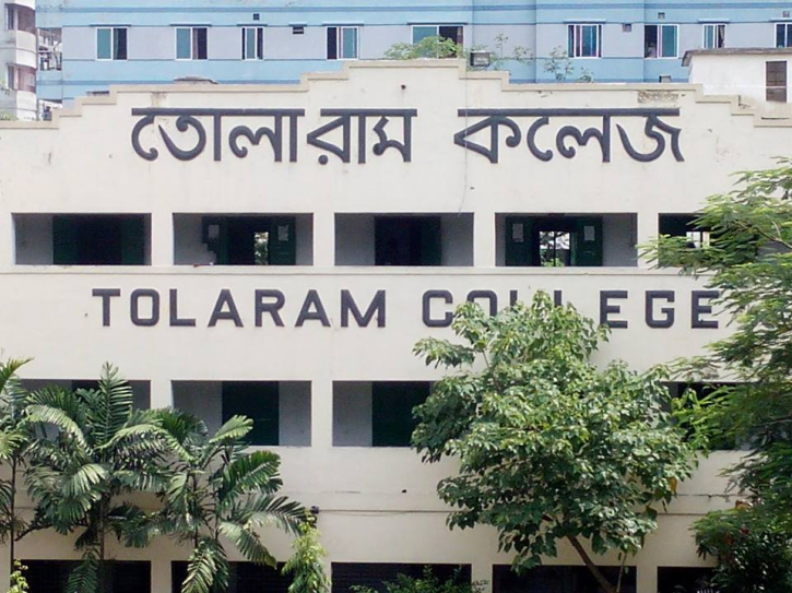 তোলারাম কলেজে প্রতিবাদ তোলারাম কলেজে প্রতিবাদ