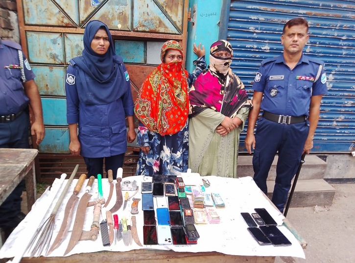 বন্দরে যৌথ বাহিনীর অভিযান ২ নারী গ্রেপ্তার বন্দরে যৌথ বাহিনীর অভিযান ২ নারী গ্রেপ্তার