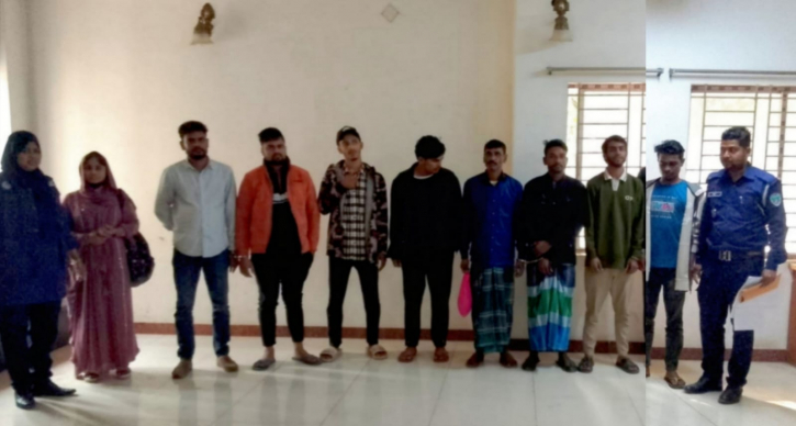 সেনা অভিযানে নারীসহ আটক ৬ 