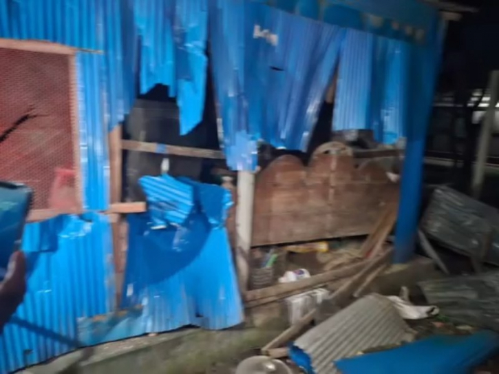 বন্দরে মানববন্ধন শেষে হত্যা মামলার আসামীদের বাড়িতে হামলা বন্দরে মানববন্ধন শেষে হত্যা মামলার আসামীদের বাড়িতে হামলা