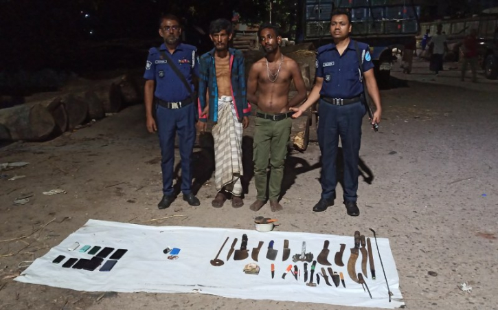 নারায়ণগঞ্জে যৌথ বাহিনীর অভিযানে গ্রেপ্তার ২ নারায়ণগঞ্জে যৌথ বাহিনীর অভিযানে গ্রেপ্তার ২