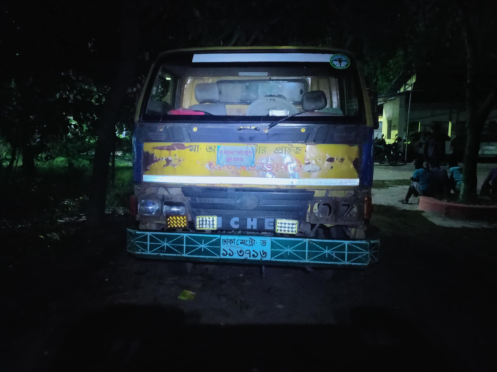 বন্দরে শীতলক্ষ্যা নদীর মাটি কেটে বিক্রি করার সময় জনতা কর্তৃক মাটি ভর্তি ট্রাক আটক বন্দরে শীতলক্ষ্যা নদীর মাটি কেটে বিক্রি করার সময় জনতা কর্তৃক মাটি ভর্তি ট্রাক আটক