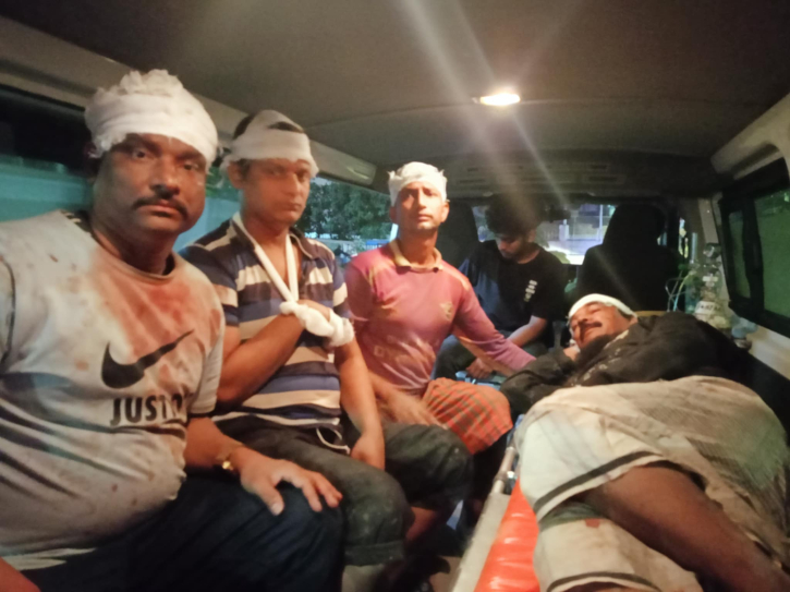 বন্দরে বাড়ি রাস্তা সংক্রান্ত বিরোধের জের সন্ত্রাসী হামলা, আহত ৫ বন্দরে বাড়ি রাস্তা সংক্রান্ত বিরোধের জের সন্ত্রাসী হামলা, আহত ৫