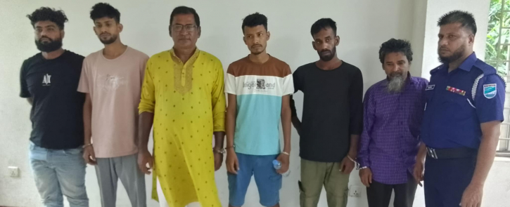 বন্দরে সাঁজাপ্রাপ্ত আসামীসহ বিভিন্ন ওয়ারেন্টে গ্রেপ্তার ৪ বন্দরে সাঁজাপ্রাপ্ত আসামীসহ বিভিন্ন ওয়ারেন্টে গ্রেপ্তার ৪