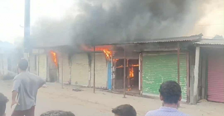 বন্দরে অগ্নিকান্ডে ৩টি দোকান ভস্মীভূত 