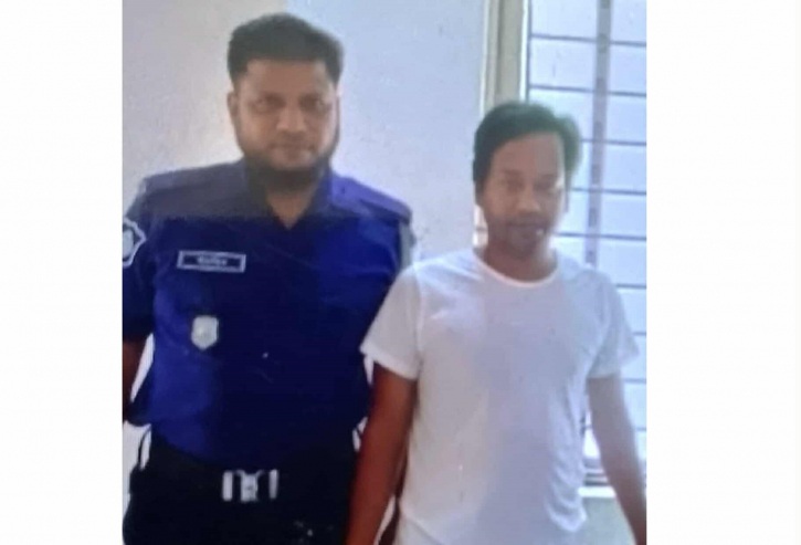 ফেন্সিডিলসহ মাদক ব্যবসায়ী গ্রেপ্তার ফেন্সিডিলসহ মাদক ব্যবসায়ী গ্রেপ্তার