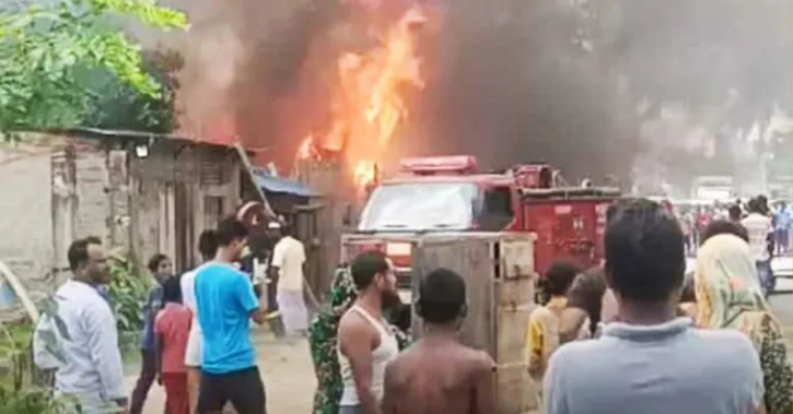 নারায়ণগঞ্জে তুলার গোডাউনে আগুন, এক ঘণ্টা পর নিয়ন্ত্রণে নারায়ণগঞ্জে তুলার গোডাউনে আগুন, এক ঘণ্টা পর নিয়ন্ত্রণে