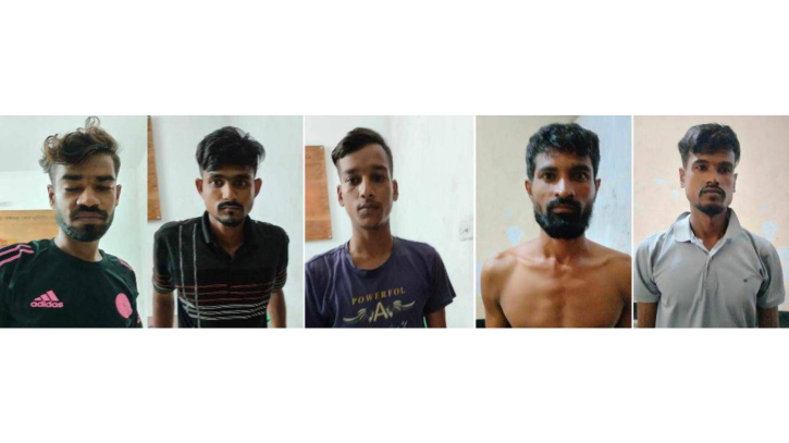 আড়াইহাজার পাঁচ ডাকাত গ্রেপ্তার আড়াইহাজার পাঁচ ডাকাত গ্রেপ্তার