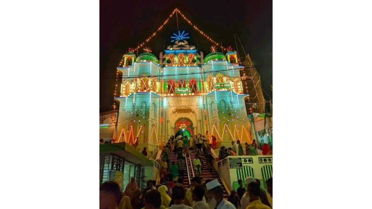 না.গঞ্জের কদমরসুল দরগাহকে ঘিরে ৫০০ বছরের ইতিহাস না.গঞ্জের কদমরসুল দরগাহকে ঘিরে ৫০০ বছরের ইতিহাস
