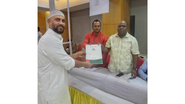 সোনারগাঁয়ে নৌকার মনোনয়ন ফরম কিনেছেন বাবুল ওমর সোনারগাঁয়ে নৌকার মনোনয়ন ফরম কিনেছেন বাবুল ওমর