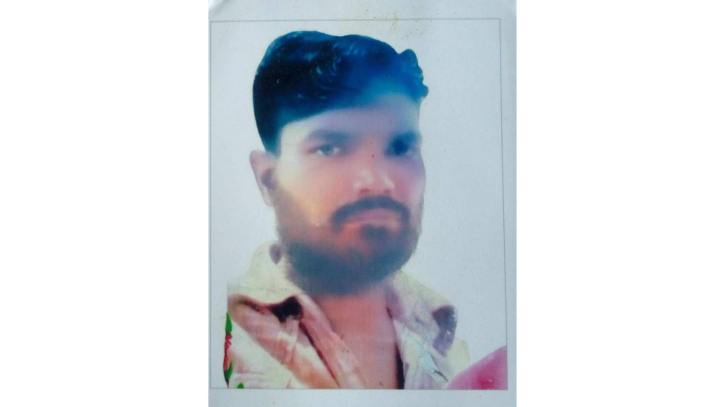 সিগারেট আনতে গিয়ে ১ মাস ৪ দিনেও বাসায় ফিরেনি বন্দরে মিশুক চালক রাসেল সিগারেট আনতে গিয়ে ১ মাস ৪ দিনেও বাসায় ফিরেনি বন্দরে মিশুক চালক রাসেল
