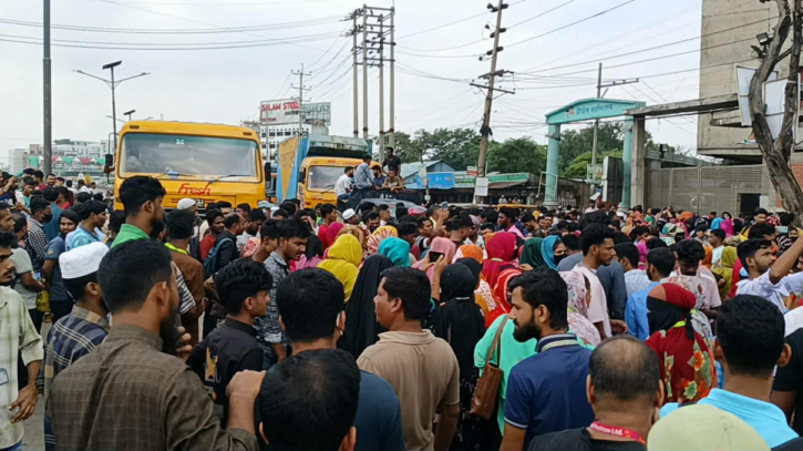 শ্রমিক নিহতের জেরে ঢাকা চট্টগ্রাম মহাসড়ক অবরোধ, তীব্র যানজট 
