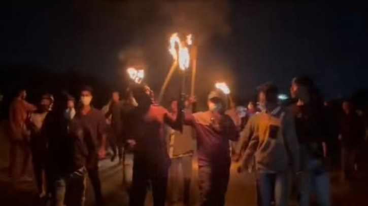 রূপগঞ্জে নিষিদ্ধ ছাত্রলীগের মশাল মিছিল 