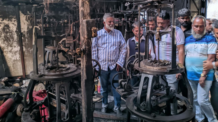 অগ্নিকান্ডের ক্ষতিগ্রস্ত ব্যাবসায়ীদের খোরশেদের সহমর্মিতা 