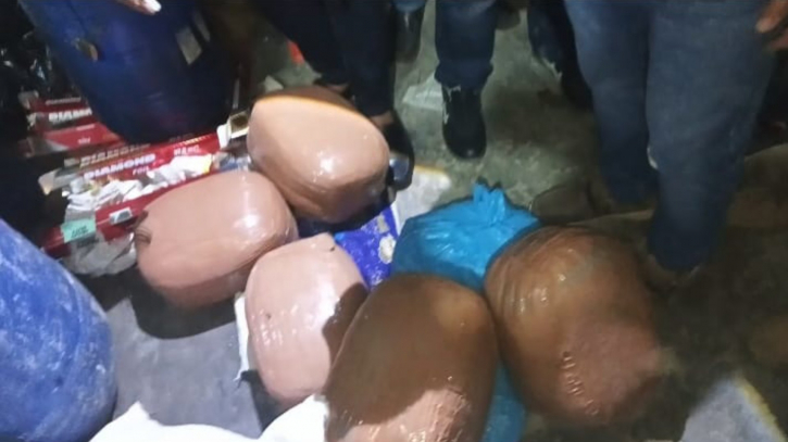 ফতুল্লায় যৌথবাহিনীর অভিযানে ৪০ কেজি গাজাসহ দুই মাদক ব্যবসায়ী গ্রেফতার