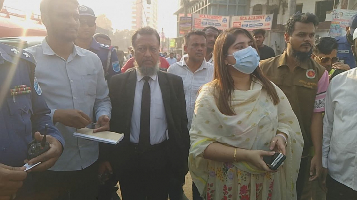 চাষাঢ়ায় ফুটপাত অবৈধ স্ট্যান্ড উচ্ছেদ 