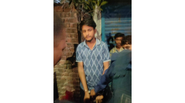 সিদ্ধিরগঞ্জে পুরাতন টায়ার ও পেট্রোলের বোতলসহ ছাত্রদল সভাপতি আটক সিদ্ধিরগঞ্জে পুরাতন টায়ার ও পেট্রোলের বোতলসহ ছাত্রদল সভাপতি আটক