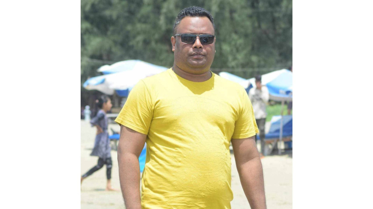 নারায়ণগঞ্জবাসীকে ঈদের শুভেচ্ছা জানিয়েছেন পরশ নারায়ণগঞ্জবাসীকে ঈদের শুভেচ্ছা জানিয়েছেন পরশ