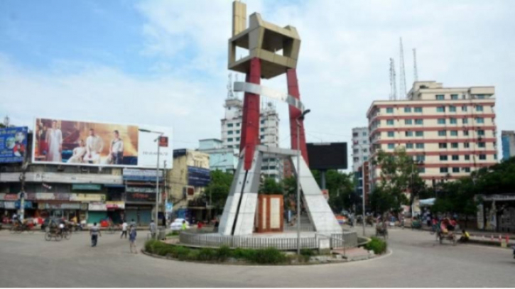 টানা ছুটিতে ফাঁকা শহরে উৎসবের আমেজ