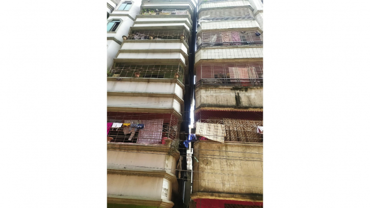 সিদ্ধিরগঞ্জে ভূমিকম্পে আতঙ্ক, একাধিক ভবনে ফাটল