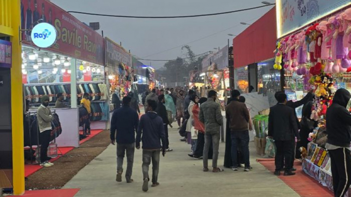 বাণিজ্য মেলায় দর্শনার্থী থাকলেও বিক্রি কম