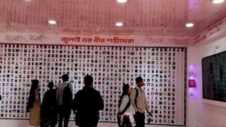 বাণিজ্যমেলায় জুলাই শহীদ স্মৃতি ফাউন্ডেশন কর্নারে দর্শনার্থীদের আনাগোনা