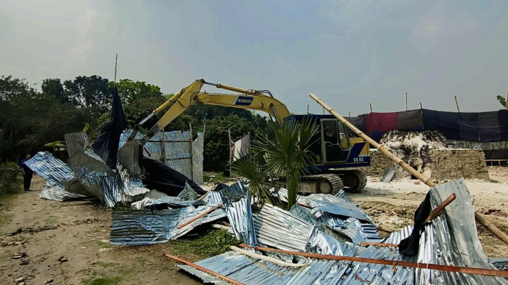 সোনারগাঁয়ে তিতাসের অভিযানেও বন্ধ হচ্ছে না অবৈধ চুনা ও ঢালাই কারখানা