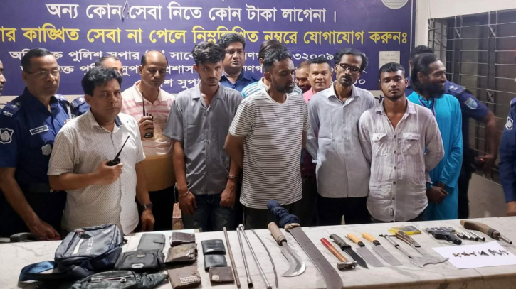 নারায়ণগঞ্জে দেশীয় অস্ত্র ও ডাকাতির প্রস্তুতিকালে ৬ দুষ্কৃতিকারী গ্রেফতার