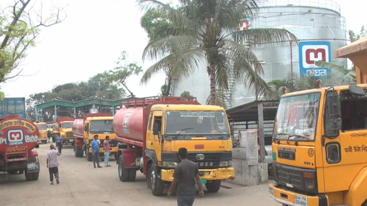 ডিপোর সামনে শত শত ট্যাংক-লরি