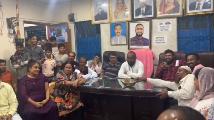 রূপগঞ্জে অন্তঃসত্তা নারীকে নির্যাতনের পর আনন্দ-উল্লাসে ডন শমসেরের রাতভর জলসা রূপগঞ্জে অন্তঃসত্তা নারীকে নির্যাতনের পর আনন্দ-উল্লাসে ডন শমসেরের রাতভর জলসা