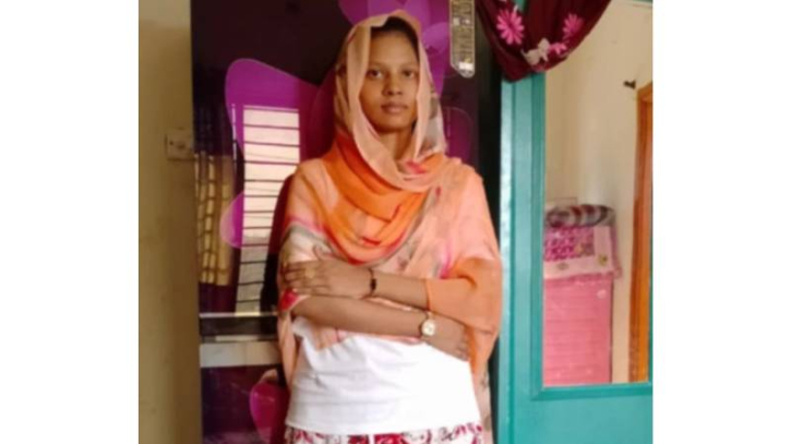 বারান্দায় খাড়াইছিল আর হুট কইরা গুল্লি, মা হইয়া মাইয়্যারে বাচাইতে পারি নাই বারান্দায় খাড়াইছিল আর হুট কইরা গুল্লি, মা হইয়া মাইয়্যারে বাচাইতে পারি নাই