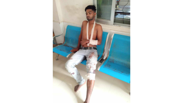 সোনারগাঁওয়ে দাবিকৃত চাঁদা না দেয়ায় তরকারী ব্যবসায়ীকে কুপিয়ে ও পিটিয়ে জখম সোনারগাঁওয়ে দাবিকৃত চাঁদা না দেয়ায় তরকারী ব্যবসায়ীকে কুপিয়ে ও পিটিয়ে জখম