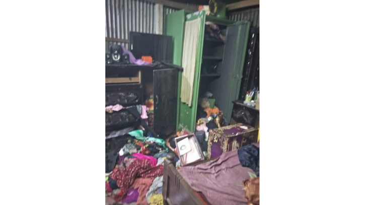 আড়াইহাজারে এক রাতে ৩ বাড়িতে ডাকাতি আড়াইহাজারে এক রাতে ৩ বাড়িতে ডাকাতি