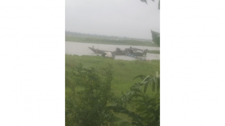 ফসলি জমিতে যুবলীগ নেতার জোরপূর্বক বালু ভরাট