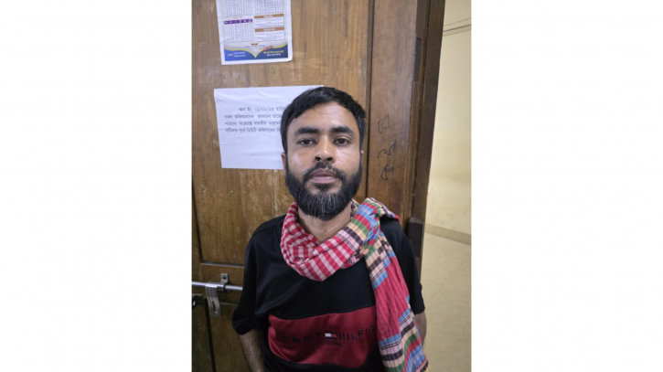 সিরাজগঞ্জ থেকে ধরে এনে ফতুল্লায় আটক রেখে যুবকের উপর বর্বর নির্যাতন সিরাজগঞ্জ থেকে ধরে এনে ফতুল্লায় আটক রেখে যুবকের উপর বর্বর নির্যাতন