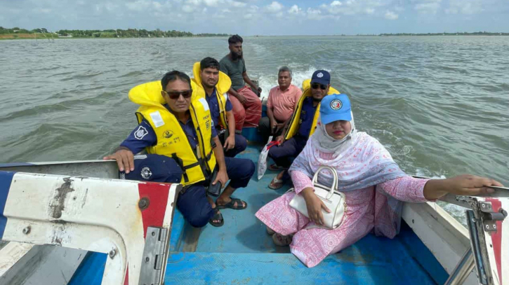 ইলিশ রক্ষায় আড়াইহাজারে ২২ দিনের নিষেধাজ্ঞা শুরু
