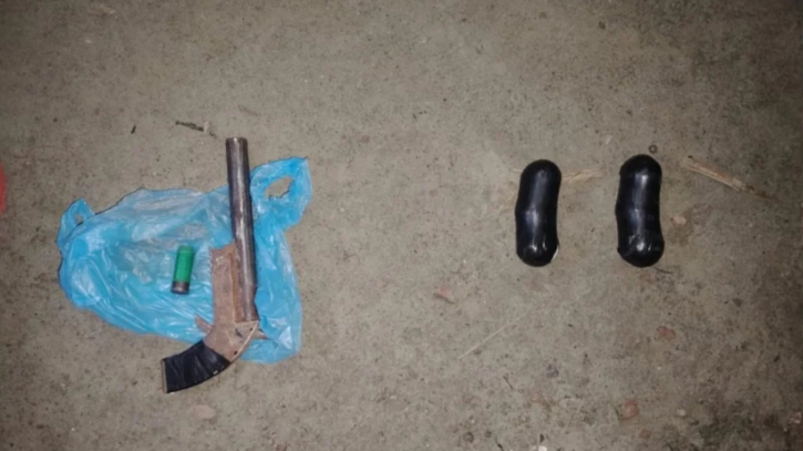 নারায়ণগঞ্জে র‍্যাবের অভিযানে আগ্নেয়াস্ত্র, গুলি ও বোমা উদ্ধার