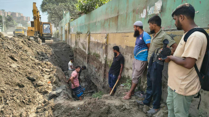 ক্রোনি এপারেলসের অবৈধ গ্যাস সংযোগ বিচ্ছিন্ন ক্রোনি এপারেলসের অবৈধ গ্যাস সংযোগ বিচ্ছিন্ন