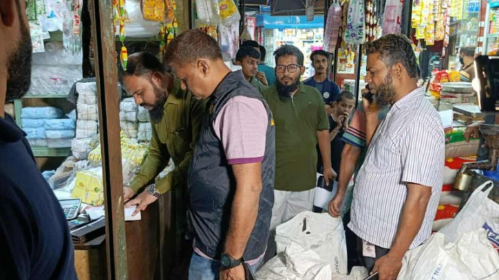 না.গঞ্জে ১৪০০ কেজি পলিথিন জব্দ, জরিমানা ৩৫ হাজার