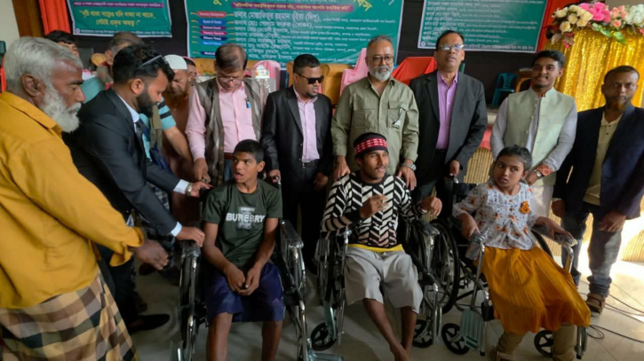 ২৭তম আন্তর্জাতিক জাতীয় প্রতিবন্ধী দিবসে হুইলচেয়ার ও শীতবস্ত্র বিতরণ